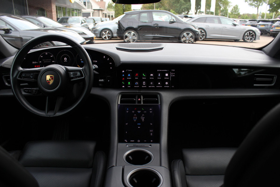 Porsche Taycan Cross Turismo 4S 93 kWh / SoH 93,1% / Panoramadak / 360Camera / Luchtvering / Matrix LED / 21'' / Sportdesign / Bose / Stoel+Stuurverwarming / Dodehoek / DAB / Cruise Control / Warmtepomp
