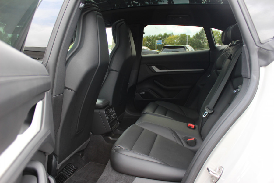 Porsche Taycan Cross Turismo 4S 93 kWh / SoH 93,1% / Panoramadak / 360Camera / Luchtvering / Matrix LED / 21'' / Sportdesign / Bose / Stoel+Stuurverwarming / Dodehoek / DAB / Cruise Control / Warmtepomp