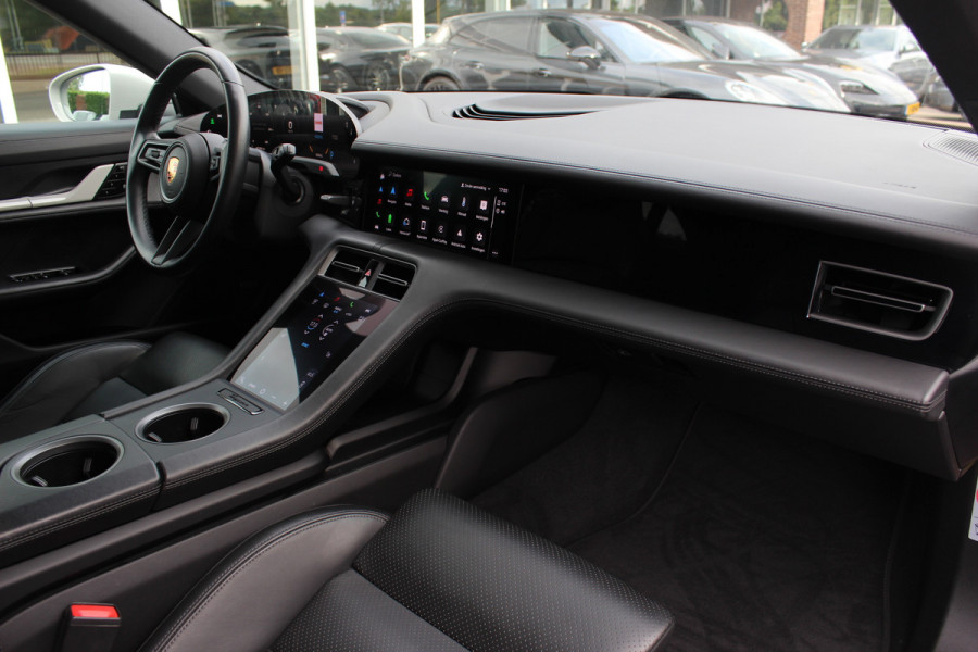 Porsche Taycan Cross Turismo 4S 93 kWh / SoH 93,1% / Panoramadak / 360Camera / Luchtvering / Matrix LED / 21'' / Sportdesign / Bose / Stoel+Stuurverwarming / Dodehoek / DAB / Cruise Control / Warmtepomp