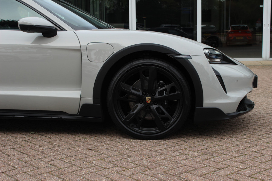 Porsche Taycan Cross Turismo 4S 93 kWh / SoH 93,1% / Panoramadak / 360Camera / Luchtvering / Matrix LED / 21'' / Sportdesign / Bose / Stoel+Stuurverwarming / Dodehoek / DAB / Cruise Control / Warmtepomp