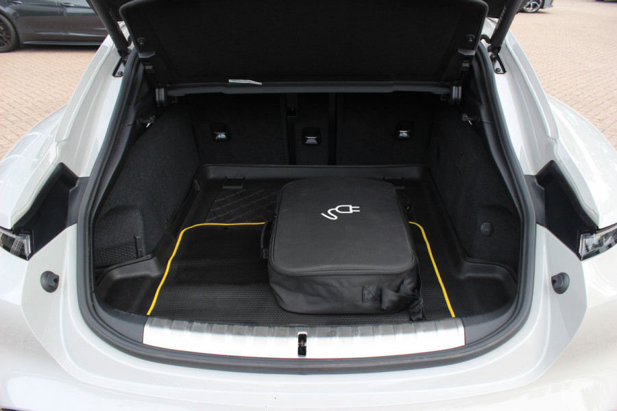 Porsche Taycan Cross Turismo 4S 93 kWh / SoH 93,1% / Panoramadak / 360Camera / Luchtvering / Matrix LED / 21'' / Sportdesign / Bose / Stoel+Stuurverwarming / Dodehoek / DAB / Cruise Control / Warmtepomp