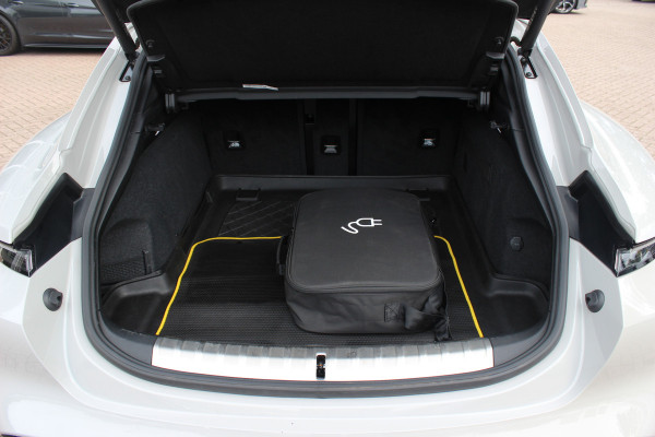 Porsche Taycan Cross Turismo 4S 93 kWh / SoH 93,1% / Panoramadak / 360Camera / Luchtvering / Matrix LED / 21'' / Sportdesign / Bose / Stoel+Stuurverwarming / Dodehoek / DAB / Cruise Control / Warmtepomp