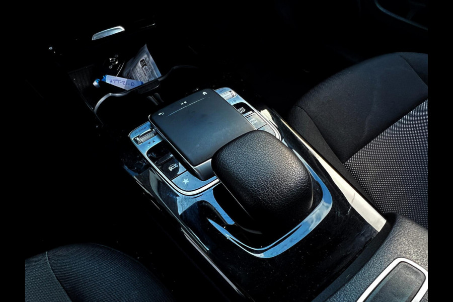 Mercedes-Benz A-Klasse 180 Business Solution AMG Line_Carplay_Camera_cruise