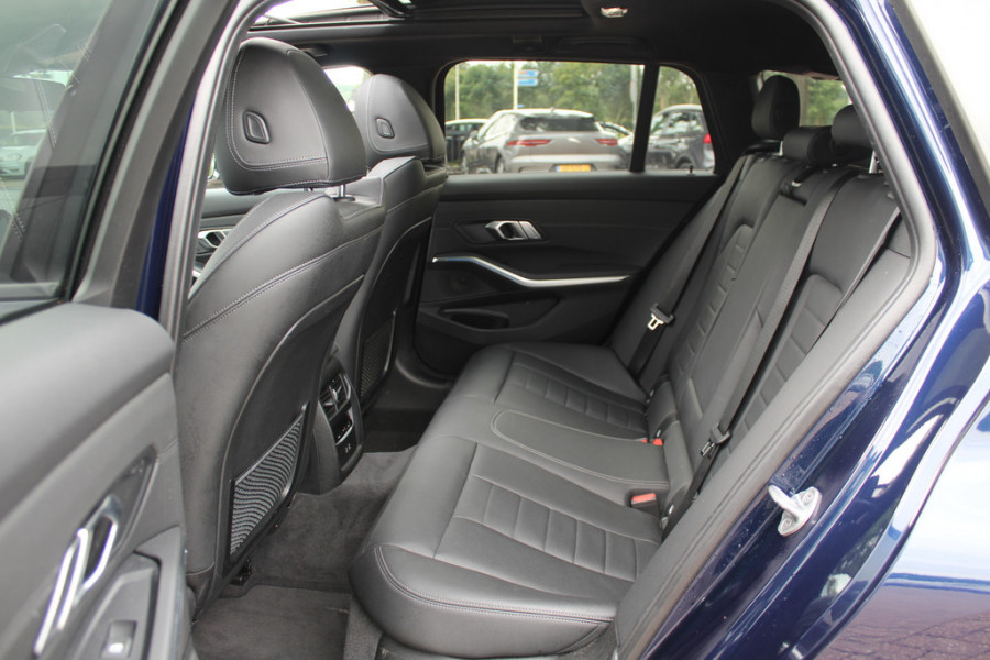 BMW 3 Serie Touring 330i High Executive Ed. M Sport / Trekhaak / Panoramadak / 360Camera / Head-up / Keyless / 19'' / Harman Kardon / Leder / Stuur+Stoelverwarming / Dodehoek / DAB / ACC