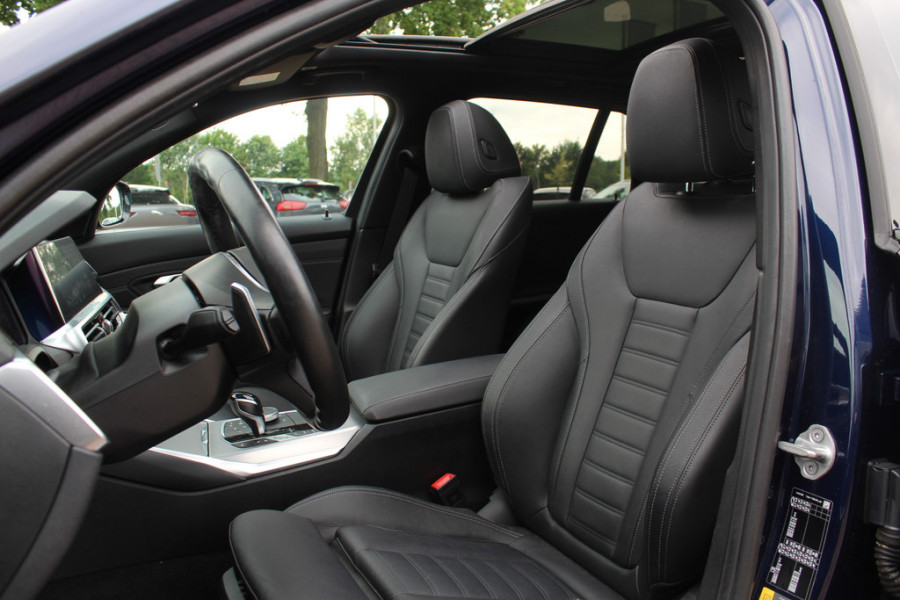 BMW 3 Serie Touring 330i High Executive Ed. M Sport / Trekhaak / Panoramadak / 360Camera / Head-up / Keyless / 19'' / Harman Kardon / Leder / Stuur+Stoelverwarming / Dodehoek / DAB / ACC