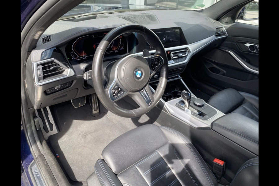 BMW 3 Serie Touring 330i High Executive Ed. M Sport / Trekhaak / Panoramadak / 360Camera / Head-up / Keyless / 19'' / Harman Kardon / Leder / Stuur+Stoelverwarming / Dodehoek / DAB / ACC