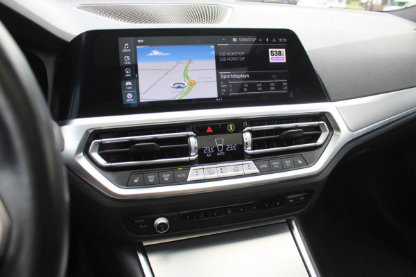 BMW 3 Serie Touring 330i High Executive Ed. M Sport / Trekhaak / Panoramadak / 360Camera / Head-up / Keyless / 19'' / Harman Kardon / Leder / Stuur+Stoelverwarming / Dodehoek / DAB / ACC