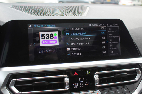 BMW 3 Serie Touring 330i High Executive Ed. M Sport / Trekhaak / Panoramadak / 360Camera / Head-up / Keyless / 19'' / Harman Kardon / Leder / Stuur+Stoelverwarming / Dodehoek / DAB / ACC