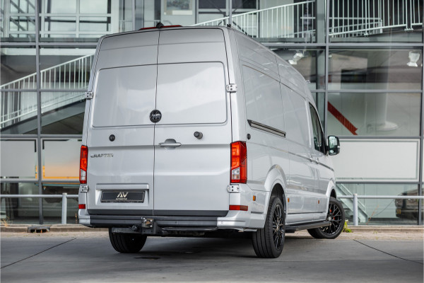 Volkswagen Crafter 2.0 TDI DSG L3H3 | Bi-Xenon | Trekhaak | Navigatie | CarPlay | Camera | 3-Zitter | Dealer onderhouden | 1e eigenaar | Nieuwe APK