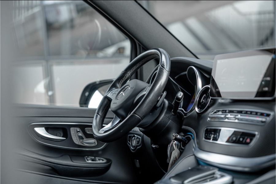 Mercedes-Benz V-Klasse 300d Lang | AMG | Memory seats | Stoelventilatie | 360 Camera | ACC | CarPlay | Navigatie | Lederen bekleding | DAB | Dodehoek | Trekhaak | Nieuwe APK | 2-Zitter | Enkel cabine
