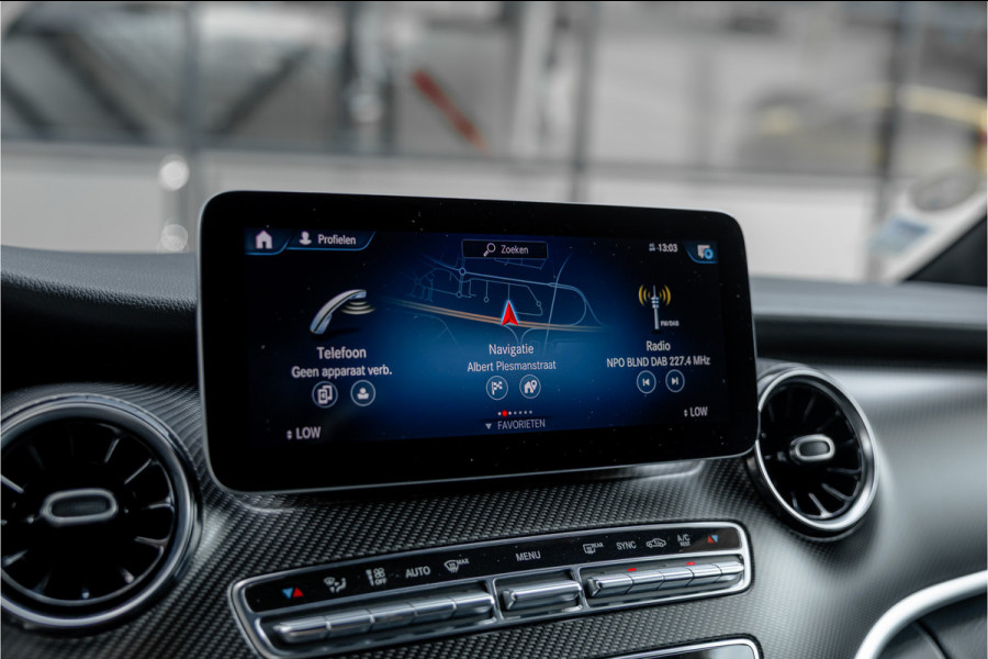 Mercedes-Benz V-Klasse 300d Lang | AMG | Memory seats | Stoelventilatie | 360 Camera | ACC | CarPlay | Navigatie | Lederen bekleding | DAB | Dodehoek | Trekhaak | Nieuwe APK | 2-Zitter | Enkel cabine