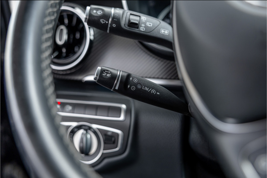 Mercedes-Benz V-Klasse 300d Lang | AMG | Memory seats | Stoelventilatie | 360 Camera | ACC | CarPlay | Navigatie | Lederen bekleding | DAB | Dodehoek | Trekhaak | Nieuwe APK | 2-Zitter | Enkel cabine
