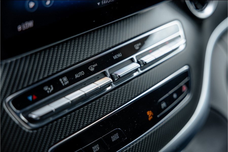 Mercedes-Benz V-Klasse 300d Lang | AMG | Memory seats | Stoelventilatie | 360 Camera | ACC | CarPlay | Navigatie | Lederen bekleding | DAB | Dodehoek | Trekhaak | Nieuwe APK | 2-Zitter | Enkel cabine