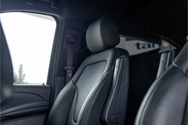 Mercedes-Benz V-Klasse 300d Lang | AMG | Memory seats | Stoelventilatie | 360 Camera | ACC | CarPlay | Navigatie | Lederen bekleding | DAB | Dodehoek | Trekhaak | Nieuwe APK | 2-Zitter | Enkel cabine