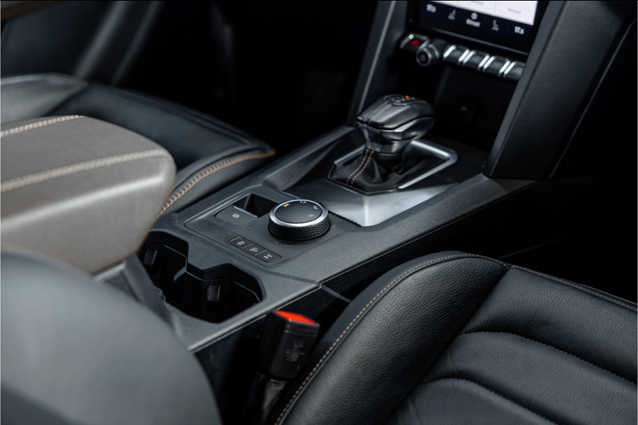 Volkswagen Amarok 3.0 TDI 4Motion PanAmericana | ACC | 360 Camera | Harman Kardon | Lederen bekleding | Blind spot | Standkachel | Navigatie | CarPlay | LED | Trekhaak | DAB | Dealer onderhouden | Grijs kenteken