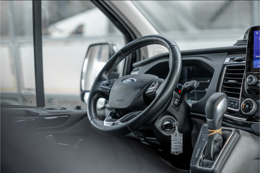 Ford Transit Custom 320 2.0 TDCI L2H1 Platinum Edition DC | Marge | BTW & BPM Vrij | Dubbel cabine | Bi-Xenon | CarPlay | Camera | Navigatie | Leder | Stoelverwarming | Nieuwe APK | Orig. NL auto
