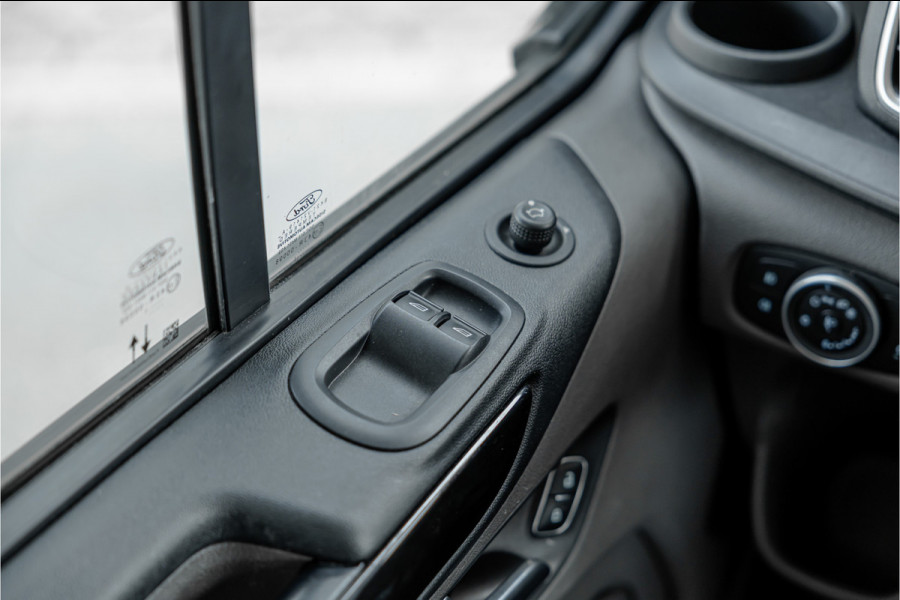 Ford Transit Custom 320 2.0 TDCI L2H1 Platinum Edition DC | Marge | BTW & BPM Vrij | Dubbel cabine | Bi-Xenon | CarPlay | Camera | Navigatie | Leder | Stoelverwarming | Nieuwe APK | Orig. NL auto