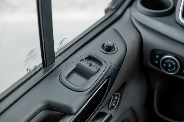 Ford Transit Custom 320 2.0 TDCI L2H1 Platinum Edition DC | Marge | BTW & BPM Vrij | Dubbel cabine | Bi-Xenon | CarPlay | Camera | Navigatie | Leder | Stoelverwarming | Nieuwe APK | Orig. NL auto