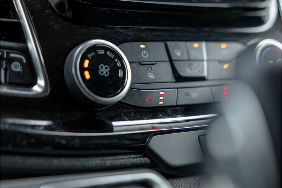 Ford Transit Custom 320 2.0 TDCI L2H1 Platinum Edition DC | Marge | BTW & BPM Vrij | Dubbel cabine | Bi-Xenon | CarPlay | Camera | Navigatie | Leder | Stoelverwarming | Nieuwe APK | Orig. NL auto