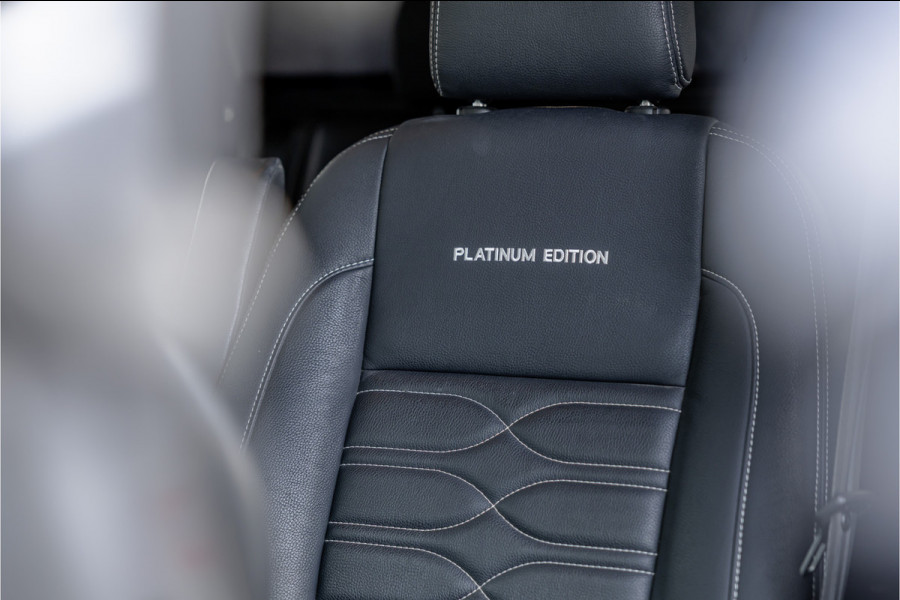 Ford Transit Custom 320 2.0 TDCI L2H1 Platinum Edition DC | Marge | BTW & BPM Vrij | Dubbel cabine | Bi-Xenon | CarPlay | Camera | Navigatie | Leder | Stoelverwarming | Nieuwe APK | Orig. NL auto