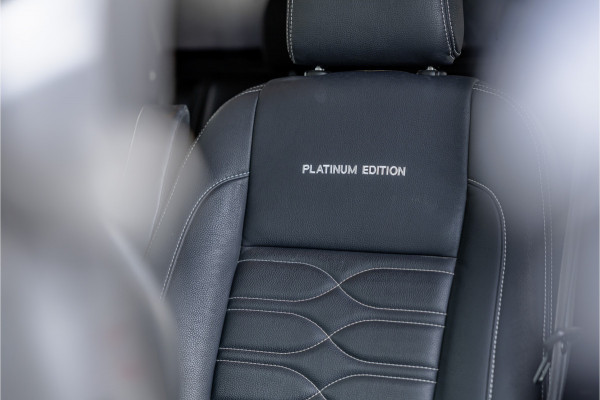 Ford Transit Custom 320 2.0 TDCI L2H1 Platinum Edition DC | Marge | BTW & BPM Vrij | Dubbel cabine | Bi-Xenon | CarPlay | Camera | Navigatie | Leder | Stoelverwarming | Nieuwe APK | Orig. NL auto