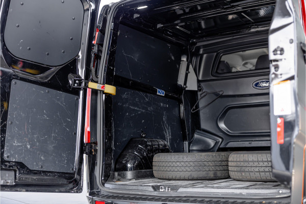 Ford Transit Custom 320 2.0 TDCI L2H1 Platinum Edition DC | Marge | BTW & BPM Vrij | Dubbel cabine | Bi-Xenon | CarPlay | Camera | Navigatie | Leder | Stoelverwarming | Nieuwe APK | Orig. NL auto
