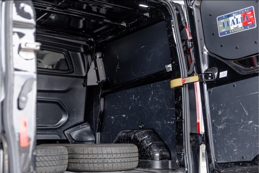 Ford Transit Custom 320 2.0 TDCI L2H1 Platinum Edition DC | Marge | BTW & BPM Vrij | Dubbel cabine | Bi-Xenon | CarPlay | Camera | Navigatie | Leder | Stoelverwarming | Nieuwe APK | Orig. NL auto