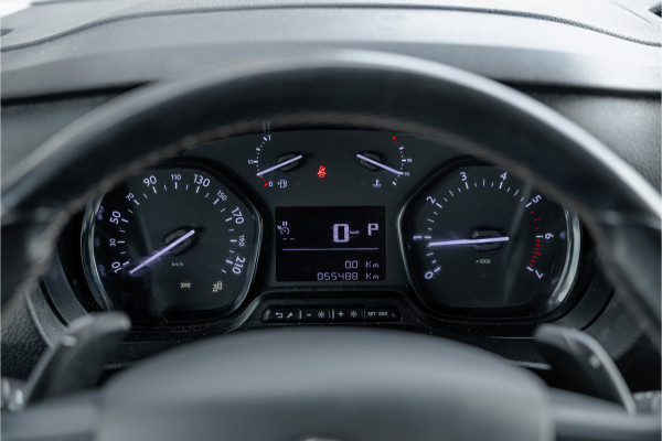 Opel Vivaro 2.0 CDTI L3H1 XL Edition | Automaat | CarPlay | Camera | Stoelverwarming | Trekhaak | F1 Flippers | Cruise control | Bedrijfswageninrichting | 3-Zitter | Nieuwe APK