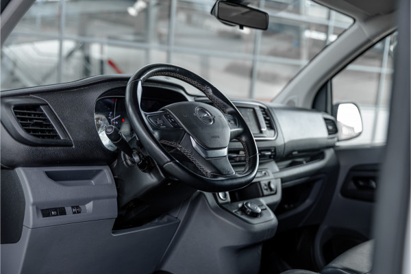 Opel Vivaro 2.0 CDTI L3H1 XL Edition | Automaat | CarPlay | Camera | Stoelverwarming | Trekhaak | F1 Flippers | Cruise control | Bedrijfswageninrichting | 3-Zitter | Nieuwe APK