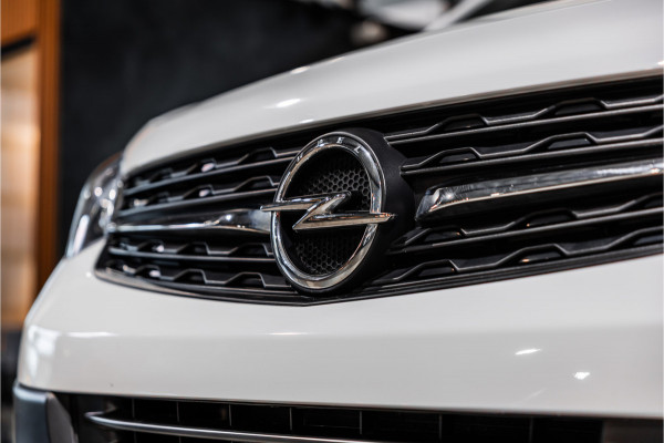 Opel Vivaro 2.0 CDTI L3H1 XL Edition | Automaat | CarPlay | Camera | Stoelverwarming | Trekhaak | F1 Flippers | Cruise control | Bedrijfswageninrichting | 3-Zitter | Nieuwe APK