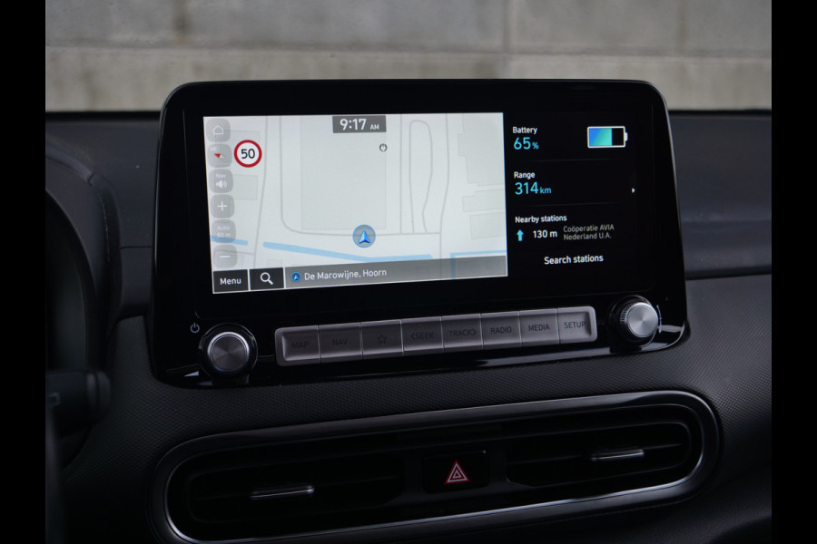 Hyundai Kona EV Premium Sky 64 kWh | schuifdak | leder | krell sound | slechts 36.000km..
