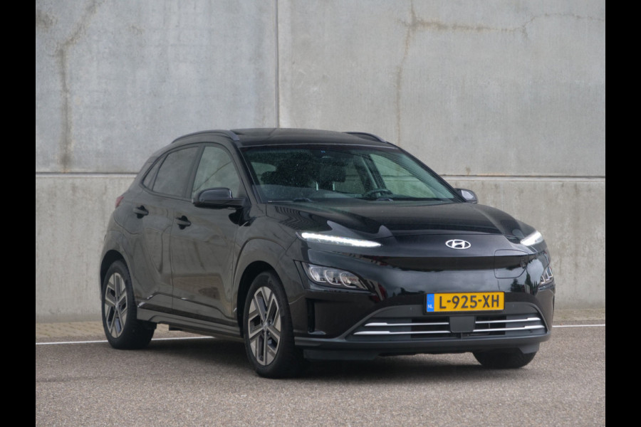 Hyundai Kona EV Premium Sky 64 kWh | schuifdak | leder | krell sound | slechts 36.000km..