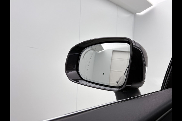 Volvo XC60 2.0 T6 Plug-in LongRange SOH 100% / AWD Plus Bright / Panoramadak / Pdc+Camera / NL.Auto / Stoel-Stuurverwarming / Apk 02-2027