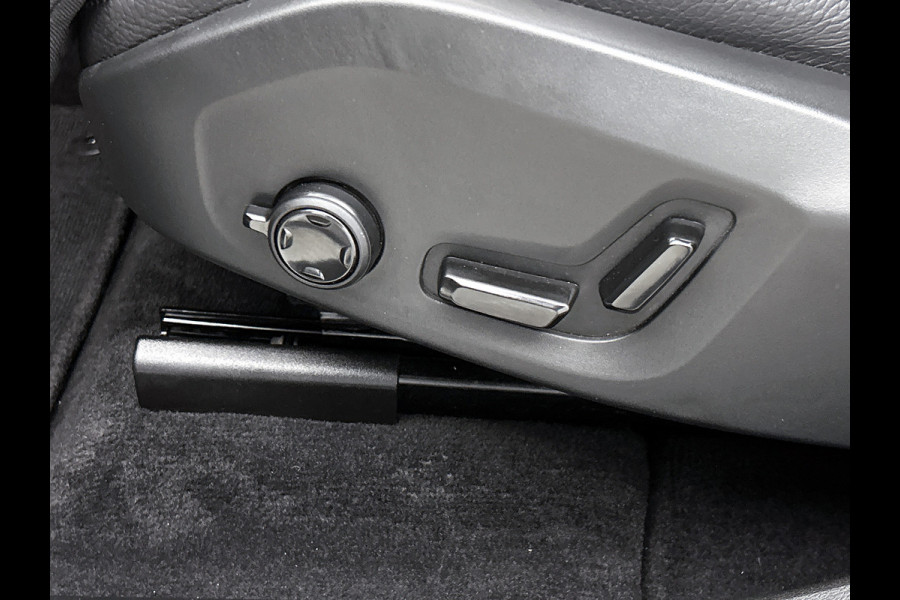 Volvo XC60 2.0 T6 Plug-in LongRange SOH 100% / AWD Plus Bright / Panoramadak / Pdc+Camera / NL.Auto / Stoel-Stuurverwarming / Apk 02-2027