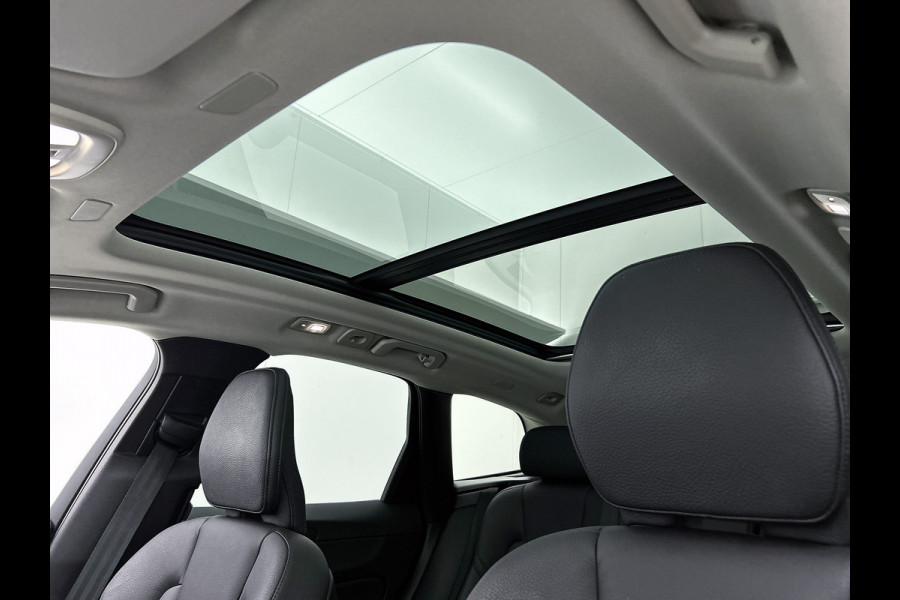 Volvo XC60 2.0 T6 Plug-in LongRange SOH 100% / AWD Plus Bright / Panoramadak / Pdc+Camera / NL.Auto / Stoel-Stuurverwarming / Apk 02-2027