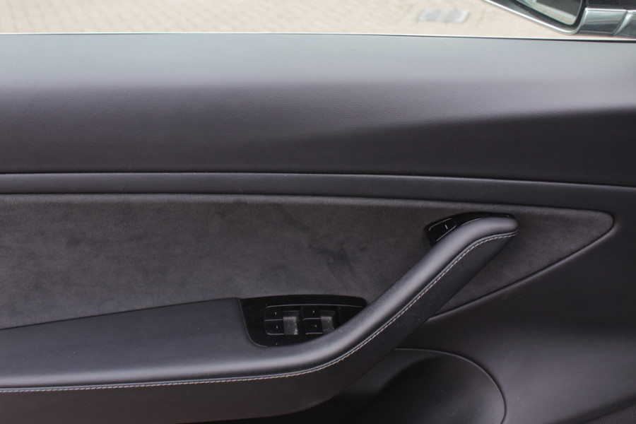 Tesla Model 3 Performance AWD 75 kWh / SoH 85,1% / Autopilot / Panoramadak / Camera / Leder / 20''' Leder / Premium Audio