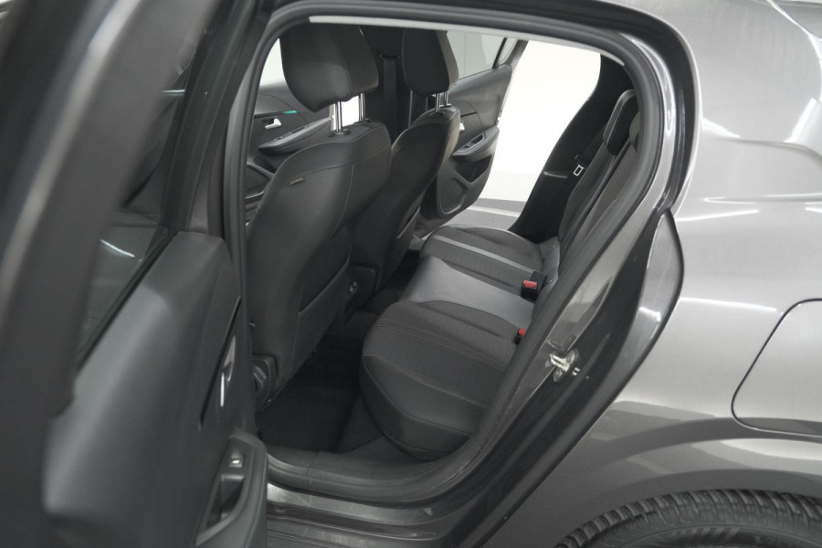 Peugeot 208 PureTech 100 Allure Pack | Parkeersensoren | Apple Carplay | Stoelverwarming
