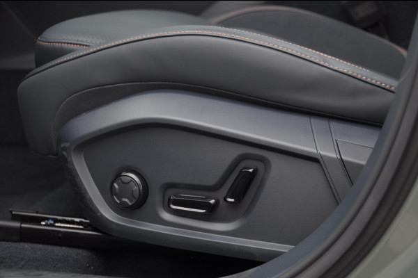 Lynk & Co 08 350PK Automaat More / 200km elektrisch / Stoelventilatie / Massage / Adaptieve cruise control / Panoramadak / Stoelverwarming / Harman Kardon audio / Apple carplay / Parkeersensoren met 360 camera / Elektrische stoelen / BLIS