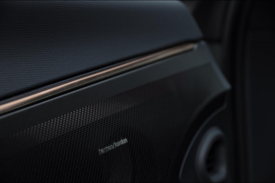 Lynk & Co 08 350PK Automaat More / 200km elektrisch / Stoelventilatie / Massage / Adaptieve cruise control / Panoramadak / Stoelverwarming / Harman Kardon audio / Apple carplay / Parkeersensoren met 360 camera / Elektrische stoelen / BLIS