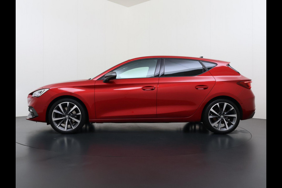 Seat Leon 1.5 eTSI FR VAN:22.900,- VOOR:19.877,- UW HERFSTVOORDEEL:3.023,- 150PK | STOEL + STUURVERWARMING |ACHTERUIT RIJ CAMERA | KEYLESS | DODEHOEK | APPLECARPLAY\AINDROID AUTO | TREKHAAK | RIJKLAAR GELEVERD MET 12 MND BOVAG GARANTIE | ADAP. CRUISE |