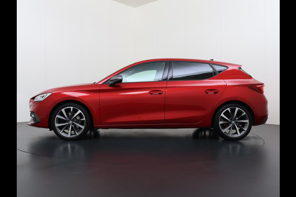 Seat Leon 1.5 eTSI FR VAN:22.900,- VOOR:19.877,- UW HERFSTVOORDEEL:3.023,- 150PK | STOEL + STUURVERWARMING |ACHTERUIT RIJ CAMERA | KEYLESS | DODEHOEK | APPLECARPLAY\AINDROID AUTO | TREKHAAK | RIJKLAAR GELEVERD MET 12 MND BOVAG GARANTIE | ADAP. CRUISE |