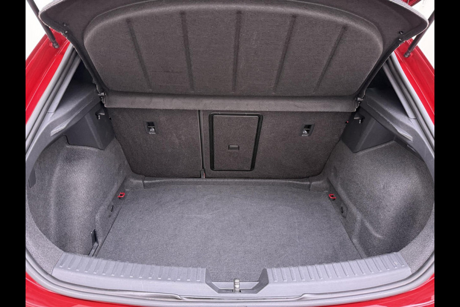 Seat Leon 1.5 eTSI FR VAN:22.900,- VOOR:19.877,- UW HERFSTVOORDEEL:3.023,- 150PK | STOEL + STUURVERWARMING |ACHTERUIT RIJ CAMERA | KEYLESS | DODEHOEK | APPLECARPLAY\AINDROID AUTO | TREKHAAK | RIJKLAAR GELEVERD MET 12 MND BOVAG GARANTIE | ADAP. CRUISE |
