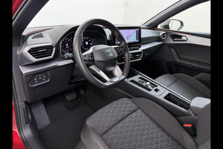 Seat Leon 1.5 eTSI FR VAN:22.900,- VOOR:19.877,- UW HERFSTVOORDEEL:3.023,- 150PK | STOEL + STUURVERWARMING |ACHTERUIT RIJ CAMERA | KEYLESS | DODEHOEK | APPLECARPLAY\AINDROID AUTO | TREKHAAK | RIJKLAAR GELEVERD MET 12 MND BOVAG GARANTIE | ADAP. CRUISE |