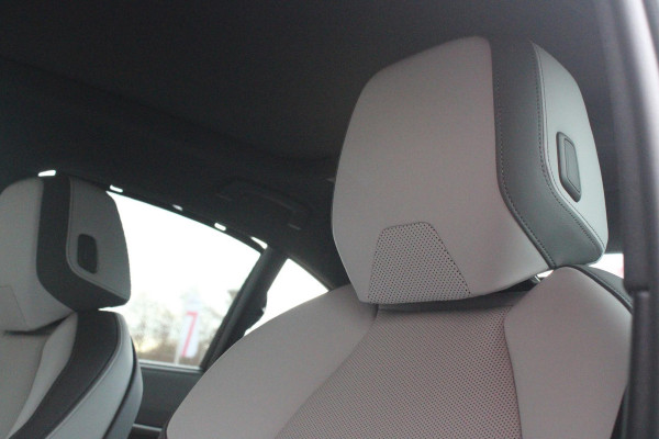 BMW 5 Serie 550e 490PK xDRIVE | BMW INTERGRAL ACTIVE STEERING (4 WIELBESTURING) | M SPORT PRO | PANORAMA DAK | BOWERS & WILKINS PREMIUM AUDIOSYSTEM | STUUR VERWARMING | 20" LICHTMETALEN VELGEN | ICONIC GLOW GRILL | ZONNESCHERM ACHTERRUIT ELEKTRISCH | INTERIEURLIJSTEN M DONKERZILVER/CARBON FIBER  | DRIVING ASSISTANT PLUS | SHADOW LINE | INNOVATIE PAKKET | TRAVEL PAKKET | COMFORT PAKKET (AUTOMATISCHE AIRCONDITIONING 4 ZONES MET AUTOMATISCHE LUCHTCIRCULATIEFUNCTIE, STOELVERWARMING VOOR + ACHTER, STOELEN ELEKTRISCH VERSTELBAAR MET MEMORY, ACTIEVE STOELVENTILATIE VOOR) | BMW INDIVIDUAL