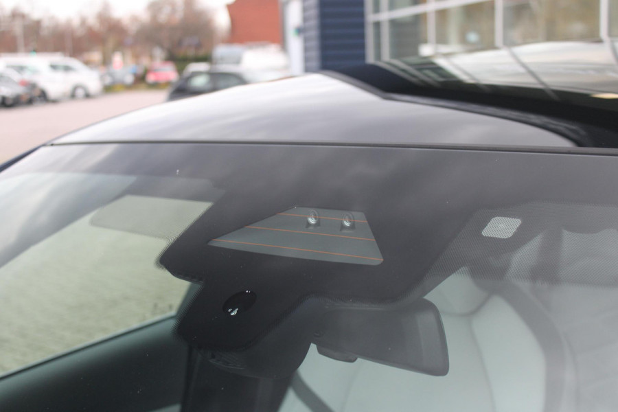 BMW 5 Serie 550e 490PK xDRIVE | BMW INTERGRAL ACTIVE STEERING (4 WIELBESTURING) | M SPORT PRO | PANORAMA DAK | BOWERS & WILKINS PREMIUM AUDIOSYSTEM | STUUR VERWARMING | 20" LICHTMETALEN VELGEN | ICONIC GLOW GRILL | ZONNESCHERM ACHTERRUIT ELEKTRISCH | INTERIEURLIJSTEN M DONKERZILVER/CARBON FIBER  | DRIVING ASSISTANT PLUS | SHADOW LINE | INNOVATIE PAKKET | TRAVEL PAKKET | COMFORT PAKKET (AUTOMATISCHE AIRCONDITIONING 4 ZONES MET AUTOMATISCHE LUCHTCIRCULATIEFUNCTIE, STOELVERWARMING VOOR + ACHTER, STOELEN ELEKTRISCH VERSTELBAAR MET MEMORY, ACTIEVE STOELVENTILATIE VOOR) | BMW INDIVIDUAL