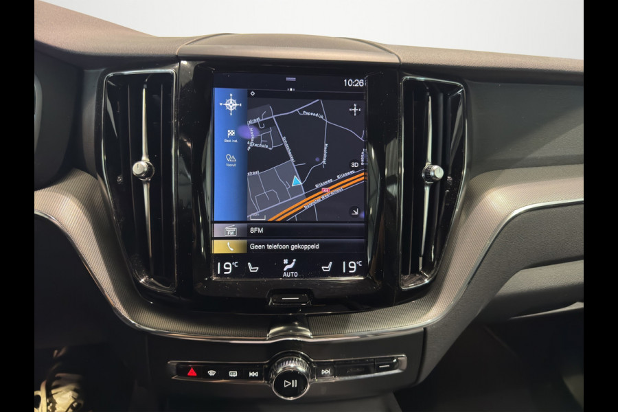 Volvo XC60 T6 Aut. R-Design Trekhaak Stoelverwarming Parkeercamera 340pk