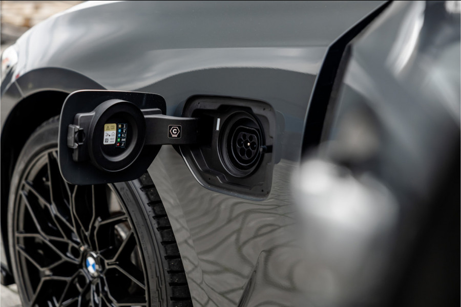 BMW 3-serie M-Sport M-Sportstoel / HiFi / Camera / Maxton / 19inch