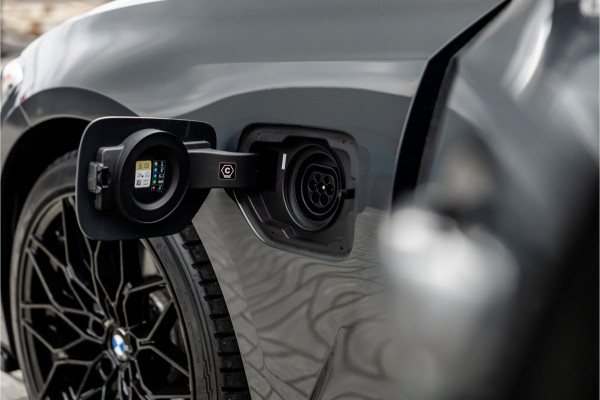 BMW 3-serie M-Sport M-Sportstoel / HiFi / Camera / Maxton / 19inch