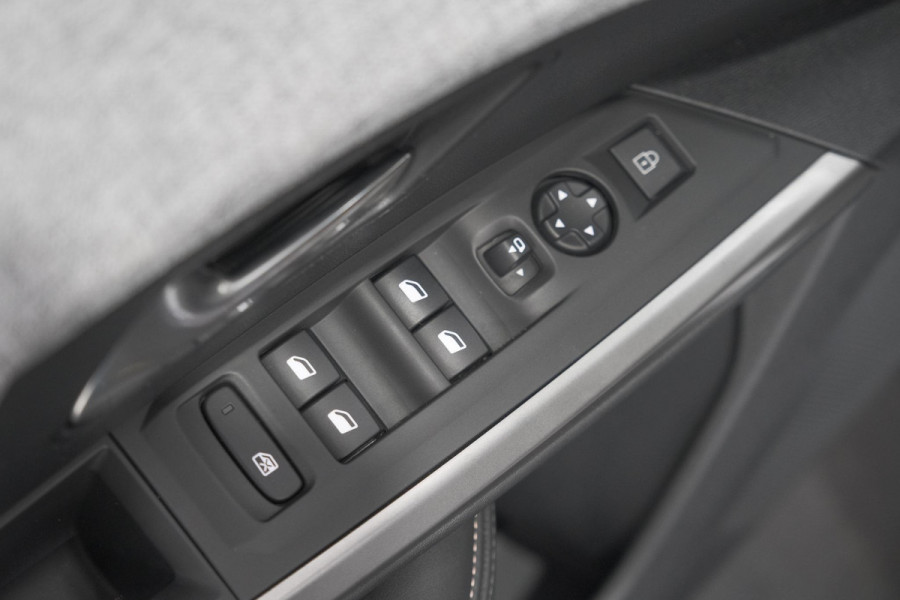 Peugeot 5008 1.2 Hybrid 136 Allure 7p | Camera | Apple CarPlay | Airco Separaat Achter | Keyless Entry