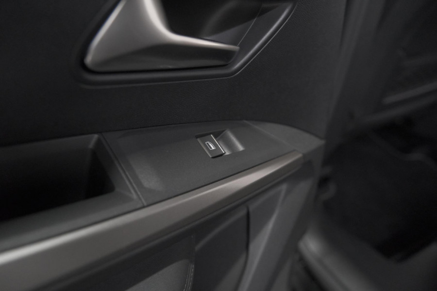 Peugeot 3008 1.2 Hybrid 136 GT | Adaptieve Cruise Control | Camera | Elektrische Kofferklep | Apple Carplay